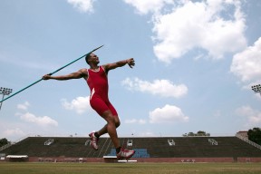 体育娱乐-跨界战火燎原，NBA季后赛、西汉姆联备战、葡萄牙体育欧篮联名单调整引爆体坛！